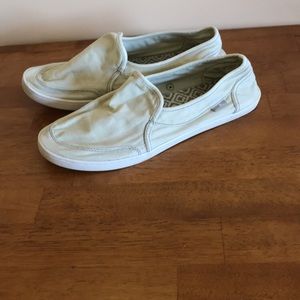 Sanuk slip ons off white size 8 1/2